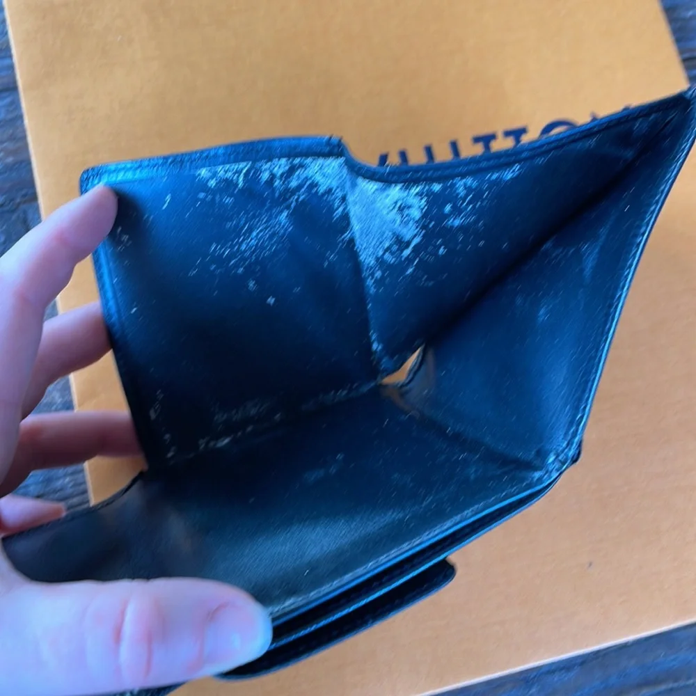 Louis Vuitton Epi Saffiano leather tri-fold wallet black w/gift box and dust bag